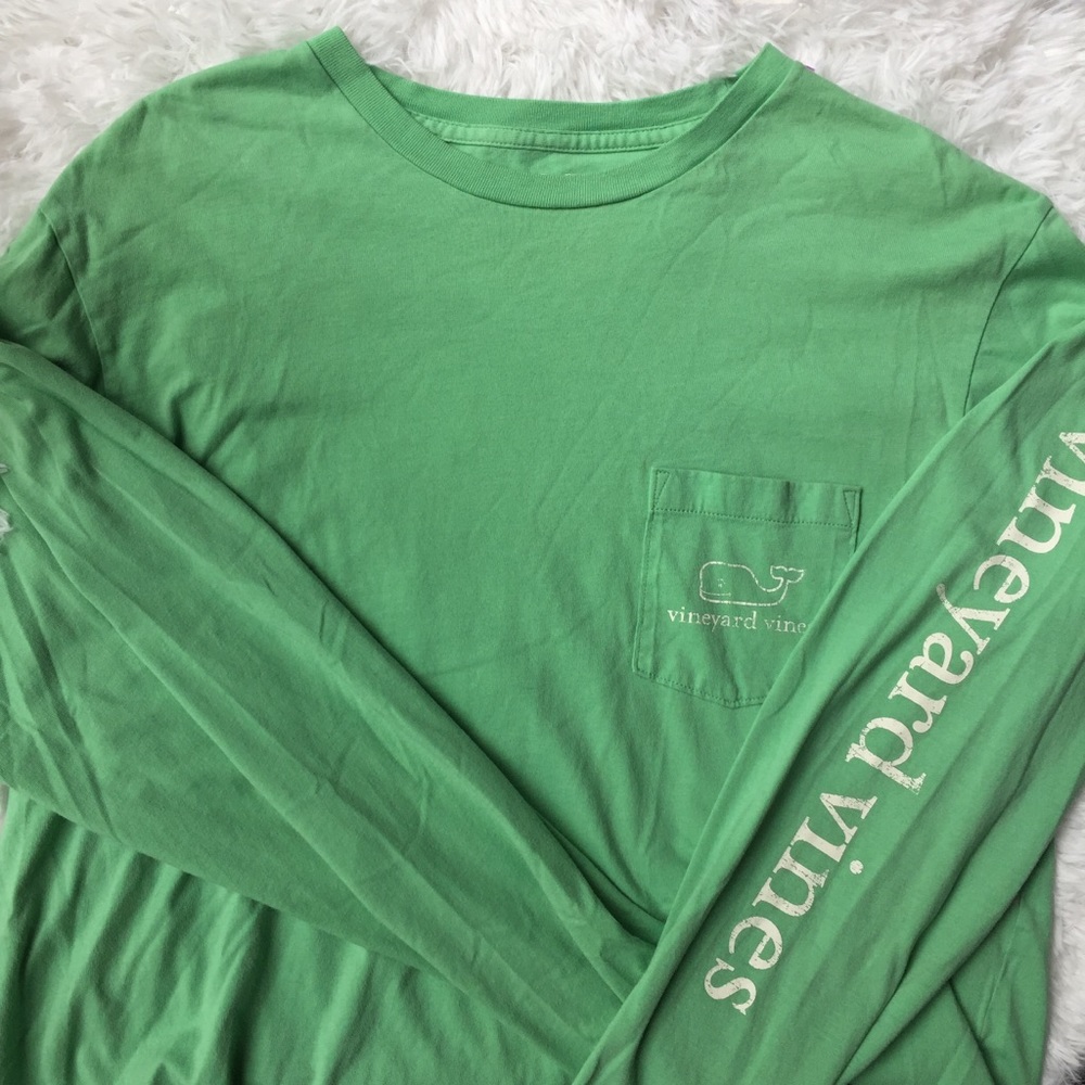 VINEYARD VINES Green Long Sleeve White Letter Top